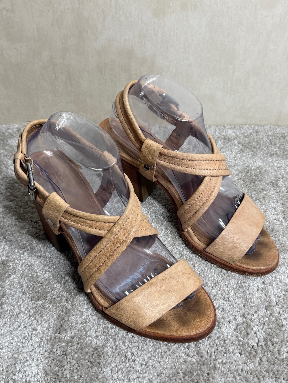 Frye Women’s Dani Criss Cross Sandals Block Heels Leather Strappy in Tan 8